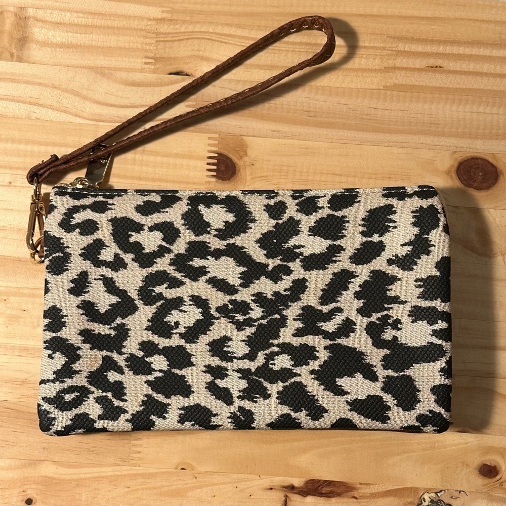 Jen& mCo Riley Leopard Print Crossbody & Wristlet Vegan Leather 2-in-1 Bag NWOT